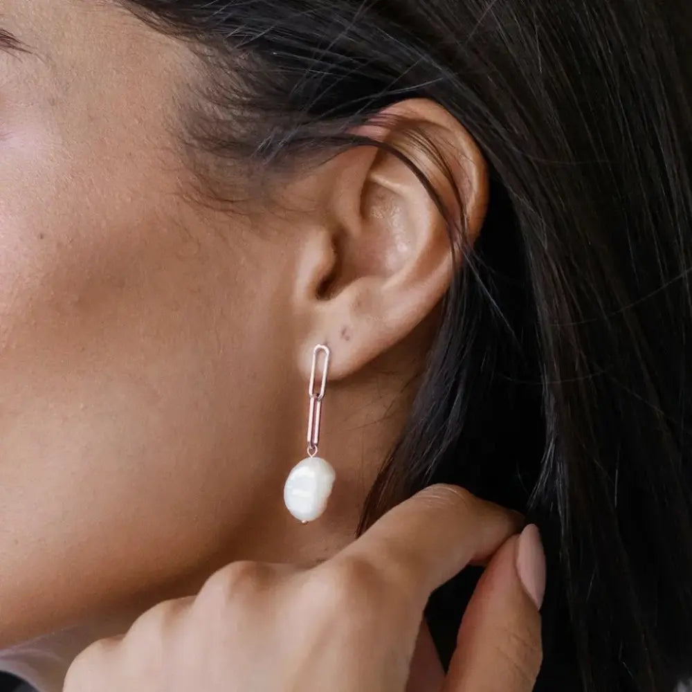 Orecchini a catena con perle barocche - Mila Sola